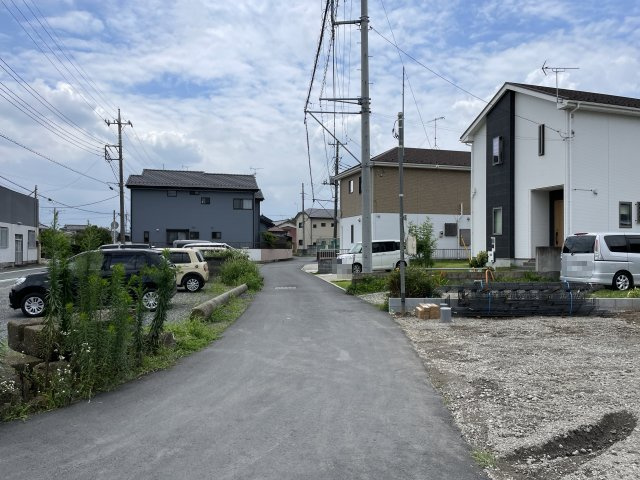 【前面道路含む現地写真】 | 本庄市小島　新築戸建　全1棟　1号棟