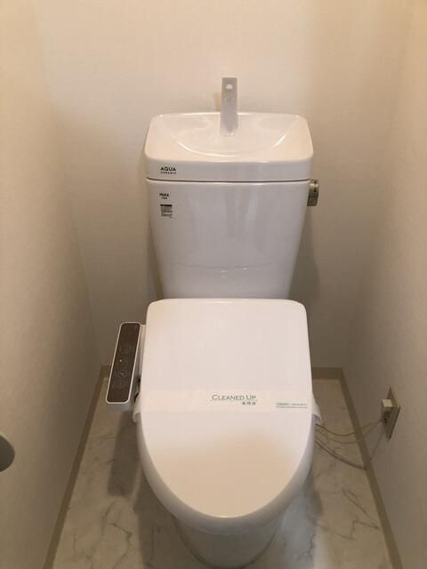 新宿区四谷４丁目の賃貸マンションのトイレ
