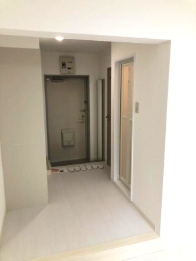 新宿区四谷４丁目の賃貸マンションの玄関