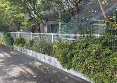 【庭】 | 菱和パレス淵野辺 | 物件によっては、入居者が個人的に使用できる専用庭がついているものもあります。また、住宅の中にある土間の部分を庭と呼ぶこともあります。庭の用途は住む人によって変わり、それによってデザインもさまざまです。