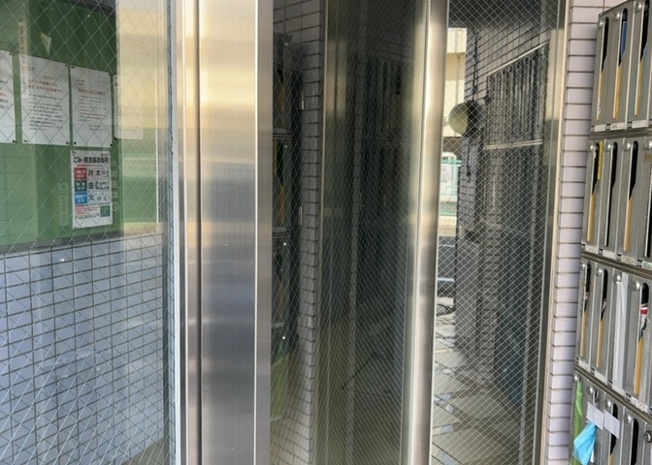 【ロビー】 | 菱和パレス淵野辺 | ラウンジは、マンションの共用スペースに椅子やテーブルなどを配置した利用者が寛げる空間です。屋内型ラウンジと屋外型ラウンジがあります。共用部分の管理状況と合わせて、詳細については現地でご確認ください。