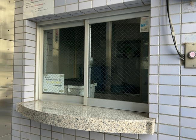 【受付】 | 菱和パレス淵野辺 | 受付はマンションコンシェルジュがいる場合もあれば、管理人が滞在する小部屋を総称して呼ぶことがあります。主にエントランスに設置されていることから、防犯面でも期待ができます。防犯設備がない場合はより安心！
