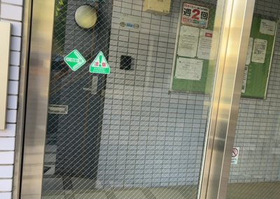 【ロビー】 | 菱和パレス淵野辺 | ロビーというと、エントランスと何がちがうの？と思いますよね。実はロビーとエントランスには明確な決まりはありません。物件によっては、エントランスを入って広がるある程度の広さのある空間がロビーとなります。