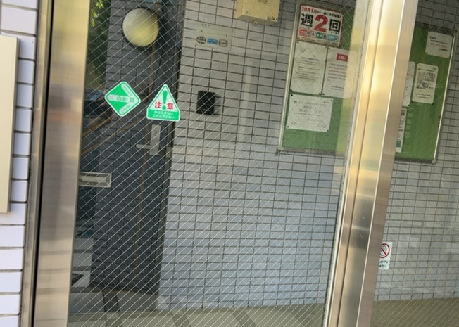 【ロビー】 | 菱和パレス淵野辺 | ロビーというと、エントランスと何がちがうの？と思いますよね。実はロビーとエントランスには明確な決まりはありません。物件によっては、エントランスを入って広がるある程度の広さのある空間がロビーとなります。