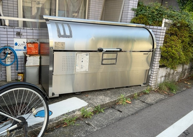 【設備】 | 菱和パレス淵野辺 | 共有部分は、住民なら誰もが使える設備のこと。例えば駐車場やエレベーター、インターネット設備、セキュリティ設備などがあります。他にも、マンションの廊下・外部階段やエントランス・ゴミ置き場などがあります。