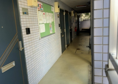 【内装】 | 菱和パレス淵野辺 | 共有部分は、住民なら誰もが使える設備のこと。例えば駐車場やエレベーター、インターネット設備、セキュリティ設備などがあります。他にも、マンションの廊下・外部階段やエントランス・ゴミ置き場などがあります。