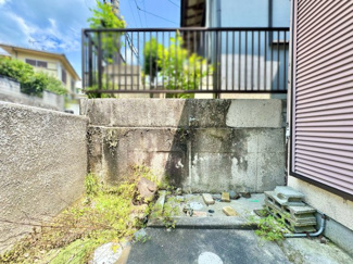 【庭】 | 宇治市木幡南山　中古戸建 | 【屋外水栓】水やりだけではなく、お子様の外遊び用品や靴、ペットの足洗いにも便利な屋外水栓を完備！(^^)