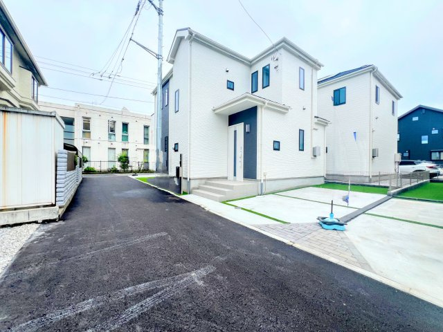 青梅市裏宿町　全5棟　新築戸建の前面道路含む現地写真