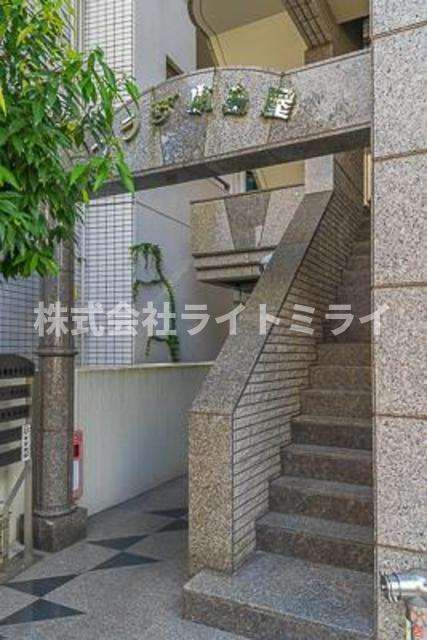 プラザ小島屋抜弁天ビルのエントランス| 