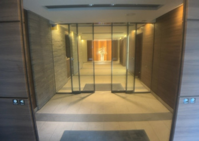 【その他共用部分】 | オハナ相武台 | 共用部分は、一棟の建物に住む区分所有者全員が共同で所有するとし、共用部分の管理、補修などは、区分所有者で形成される管理組合が行います。個人の判断で勝手に変更することはできませんので覚えておきましょう。