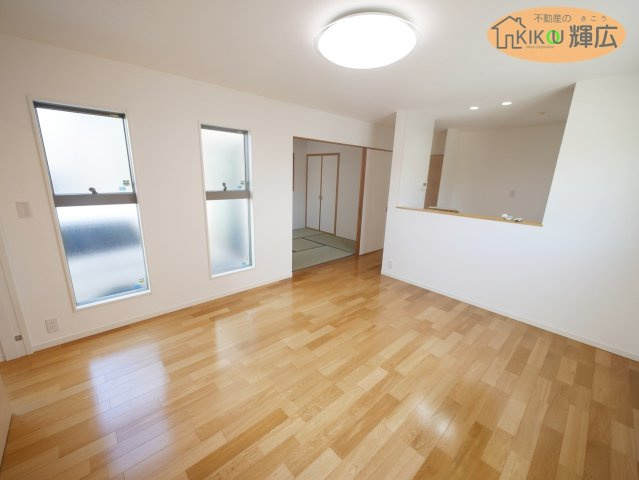 加古川市野口町水足　中古戸建の居間・リビング