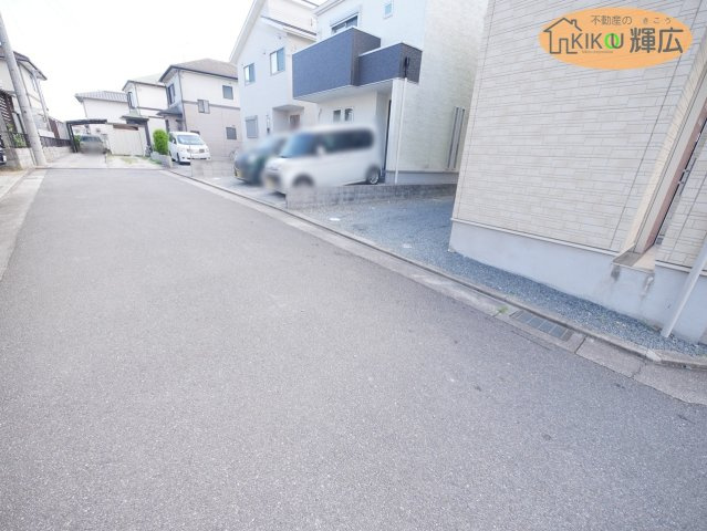 加古川市野口町水足　中古戸建の前面道路含む現地写真