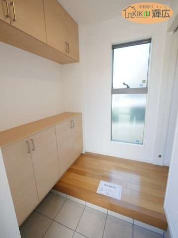 加古川市野口町水足　中古戸建の玄関