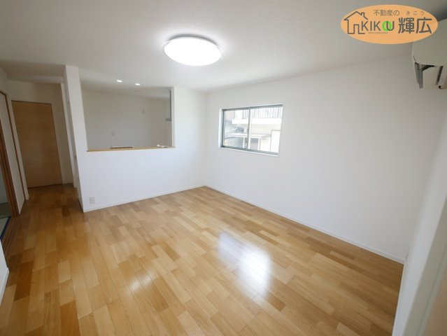 加古川市野口町水足　中古戸建の居間・リビング