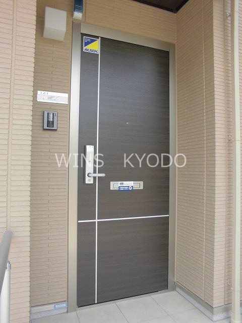 世田谷区砧１丁目のアパートの玄関