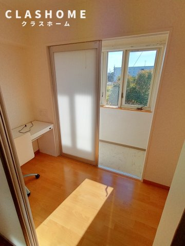 ステラカーサの居間・リビング|同物件の別部屋になります。