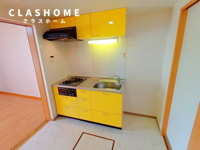 ステラカーサのキッチン|同物件の別部屋になります。