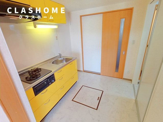 ステラカーサのキッチン|同物件の別部屋になります。