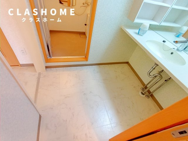 ステラカーサの玄関|同物件の別部屋になります。