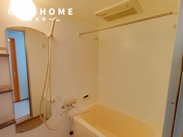 ステラカーサの浴室|同物件の別部屋になります。