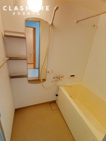 ステラカーサの浴室|同物件の別部屋になります。