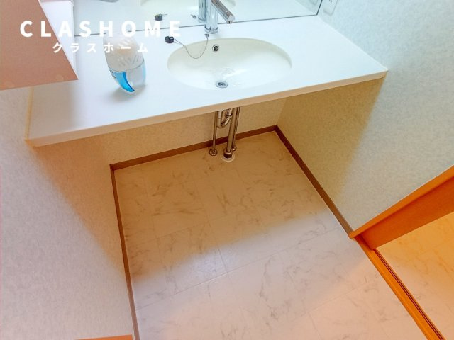 ステラカーサの洗面所|同物件の別部屋になります。