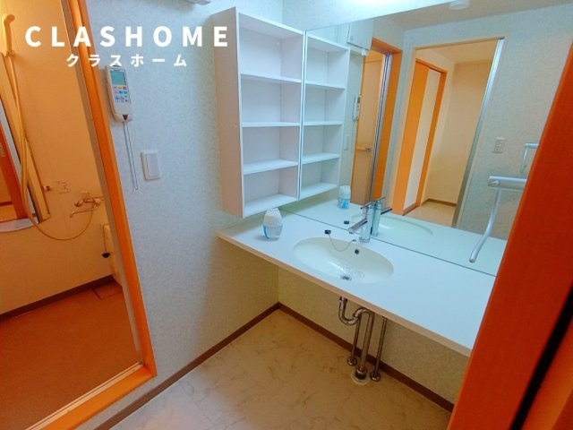ステラカーサの洗面所|同物件の別部屋になります。
