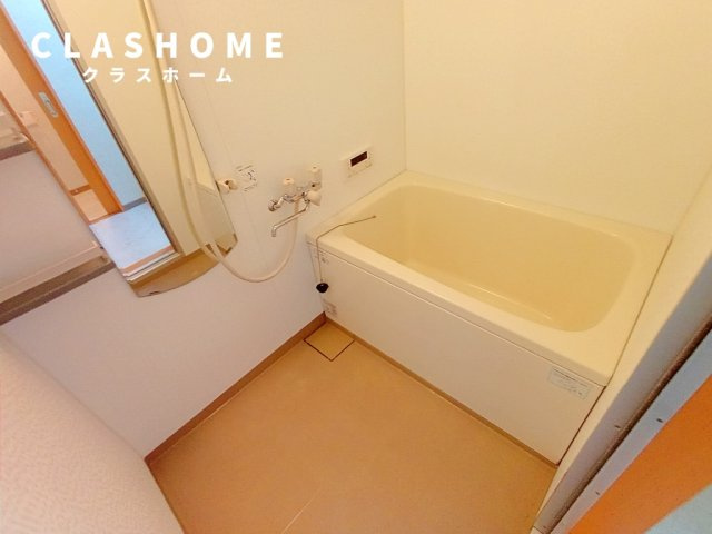 ステラカーサの浴室|同物件の別部屋になります。