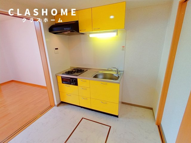 ステラカーサのキッチン|同物件の別部屋になります。