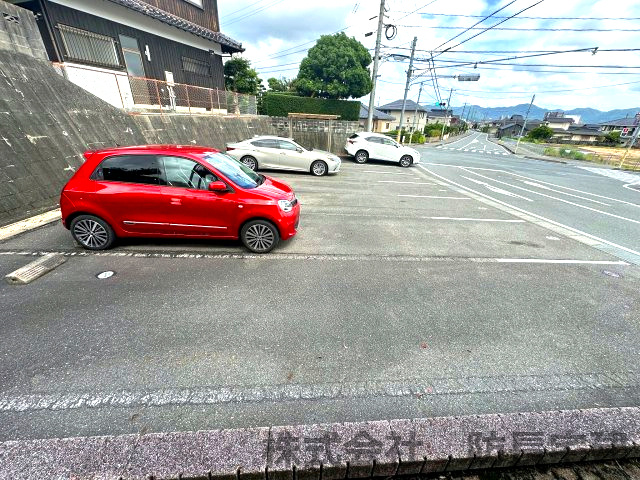 フラワーハイツの駐車場|カースペースがあります