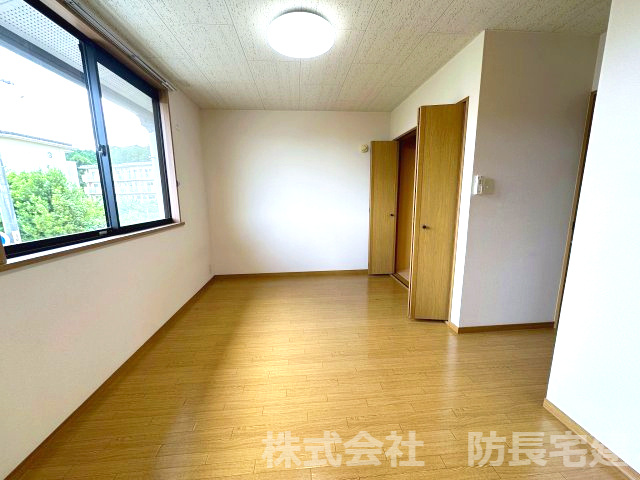 フラワーハイツの洋室|広々とした洋室です