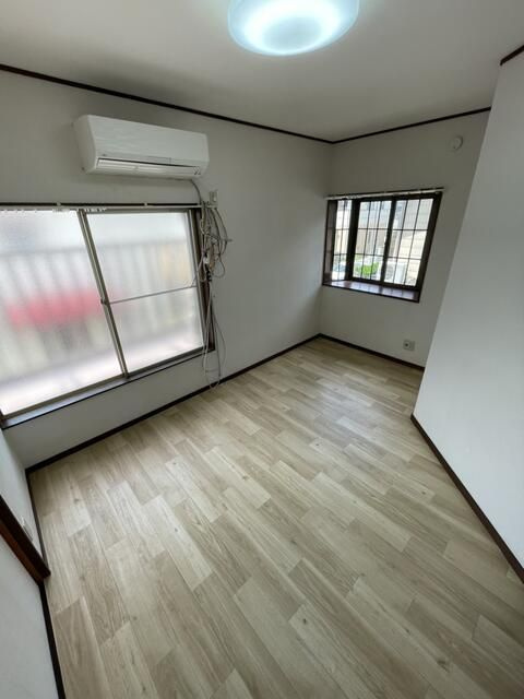 花見川区千種町戸建の洋室