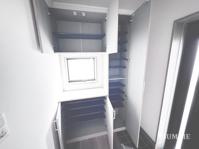 志茂4丁目戸建の収納|シューズボックスです