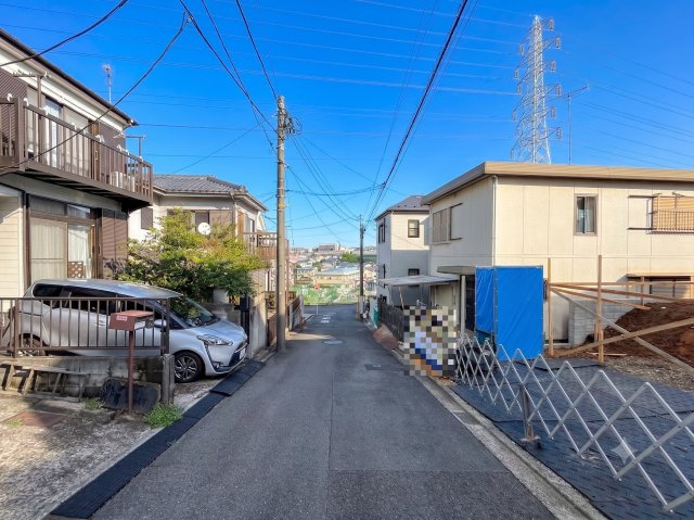 戸塚区矢部町　新築戸建て　第6の前面道路含む現地写真|◆前面道路も幅員があり車の運転も安心！前面道路は閑静な住宅地。車通りの少ない道路です。お子様にも安心です。