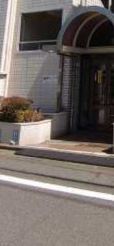 鎌伊ハイツ　礼金0　駒沢公園徒歩圏内　学生さんオススメのエントランス