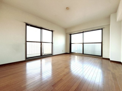 【洋室】 | グリーンパレス | 2面から光が入るお部屋