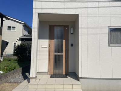 【玄関】 | 富の原2丁目　太陽光発電システム付　中古住宅