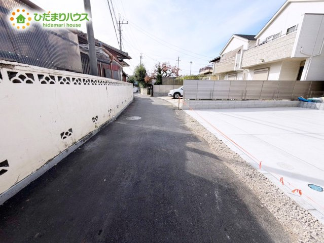 野田市清水670　新築戸建　B号棟の前面道路含む現地写真|接道：南側4.0ｍ公道・東側7.3ｍ公道