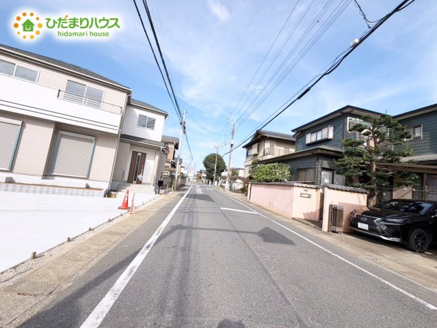 野田市清水670　新築戸建　B号棟の前面道路含む現地写真|接道：南側4.0ｍ公道・東側7.3ｍ公道