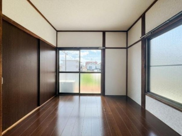青梅市河辺町７丁目のアパートの居間・リビング