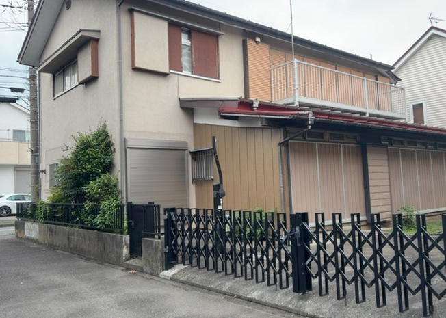 【外観】 | 土地購入を検討されている場合、境界杭がない状態で購入してしまうと境界確定測量をする必要があり、費用がかかります。購入の前に、売主、隣土地所有者立ち合いのもと境界を確定し境界杭を設置するのがベストです。