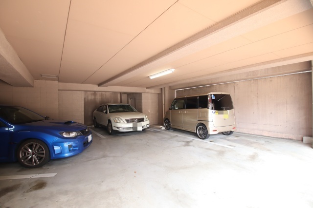 ラッフル千代田の駐車場