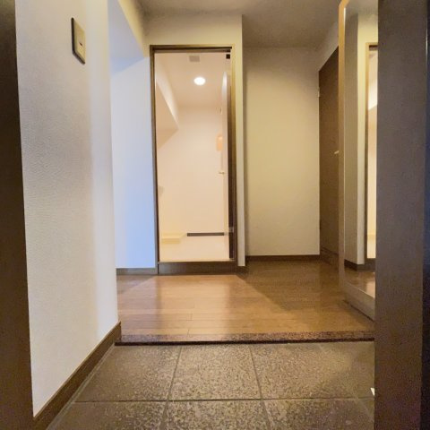 ラッフル千代田の玄関