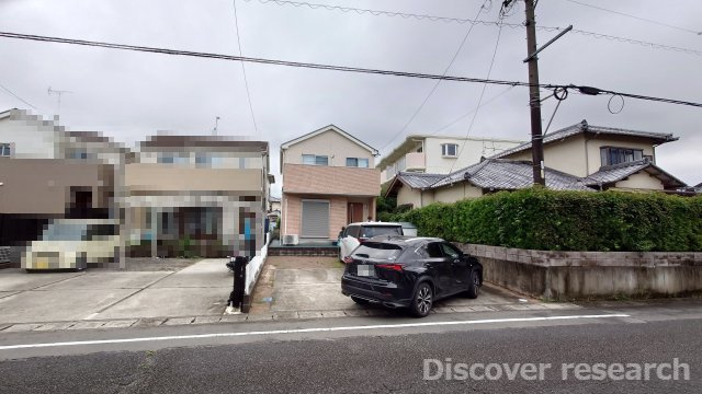 築6年の美しさが息づく、アイディーホーム施工の築浅住宅。の前面道路含む現地写真