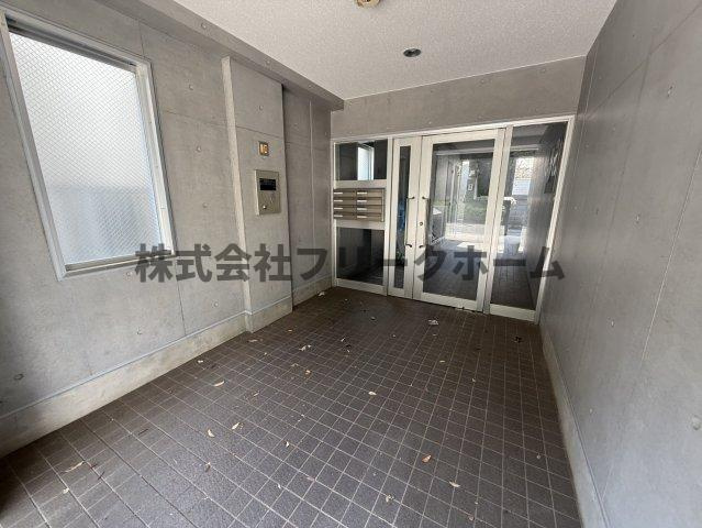 小金井市本町５丁目の賃貸マンションのエントランス