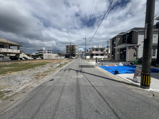 沖縄市東（全3棟）A号棟の前面道路含む現地写真|※北東側公道6m♪