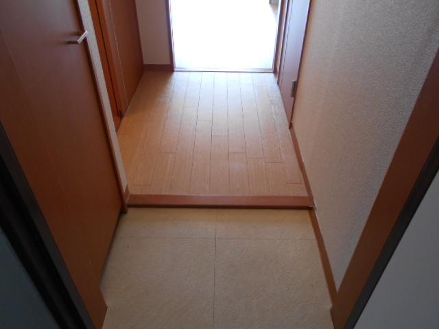 カルティエアラタマの玄関