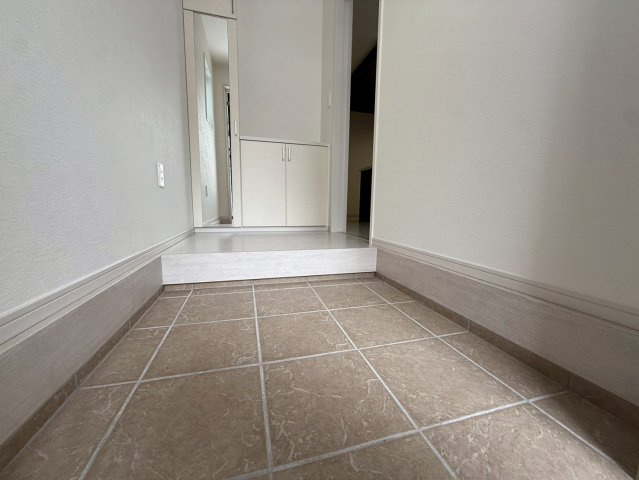 玉串町1期1号棟の玄関