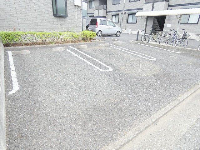 クレストⅠⅡの駐車場