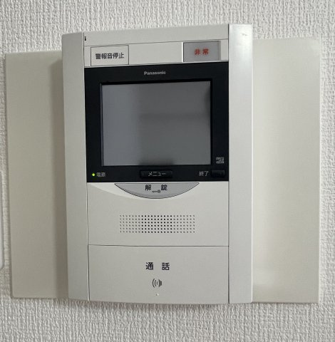 レークヒルズ野多目二番館の防犯設備|来訪者を確認できるモニター付きインターホーン